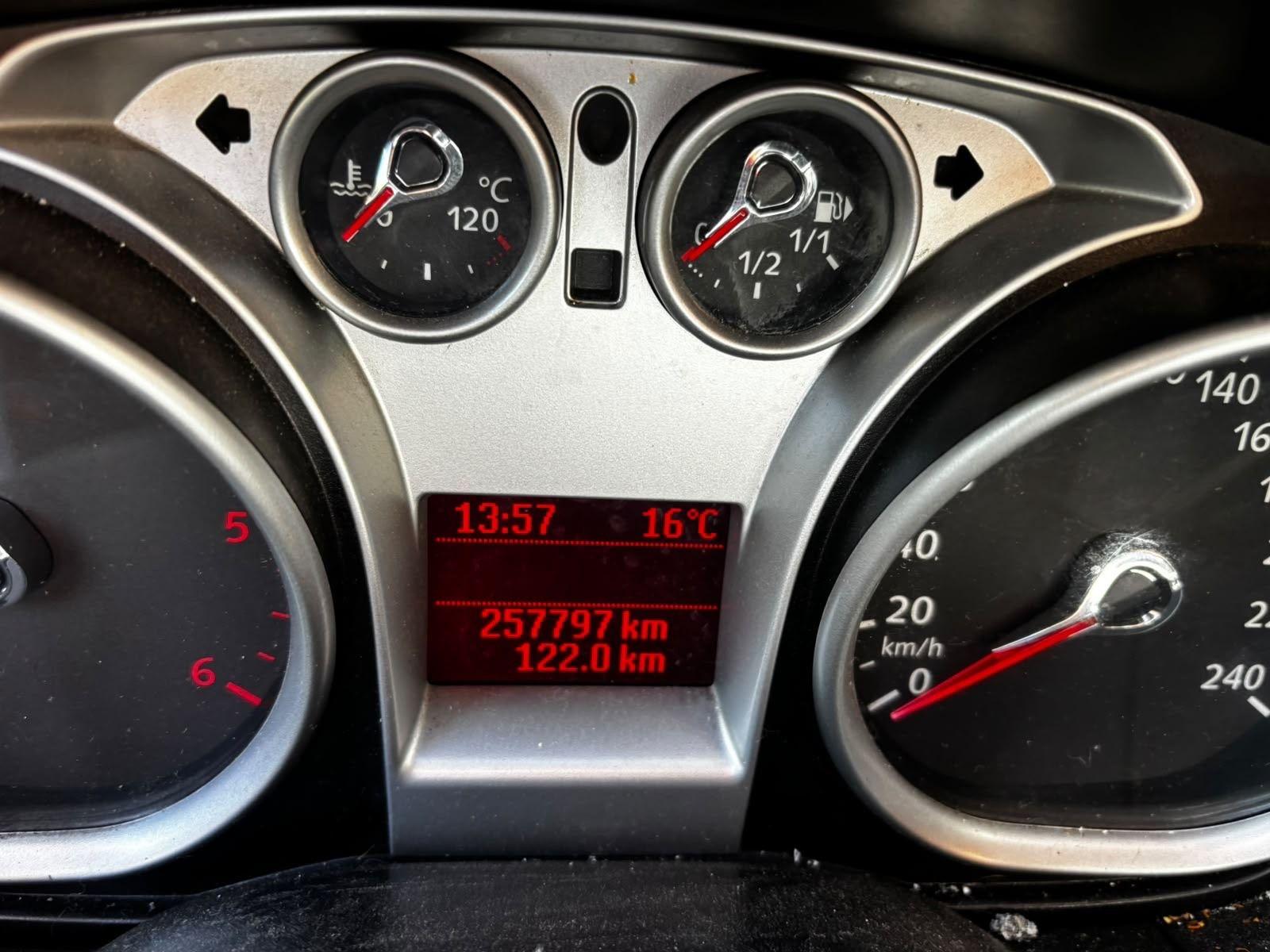 Ford Focus 2008 — engine