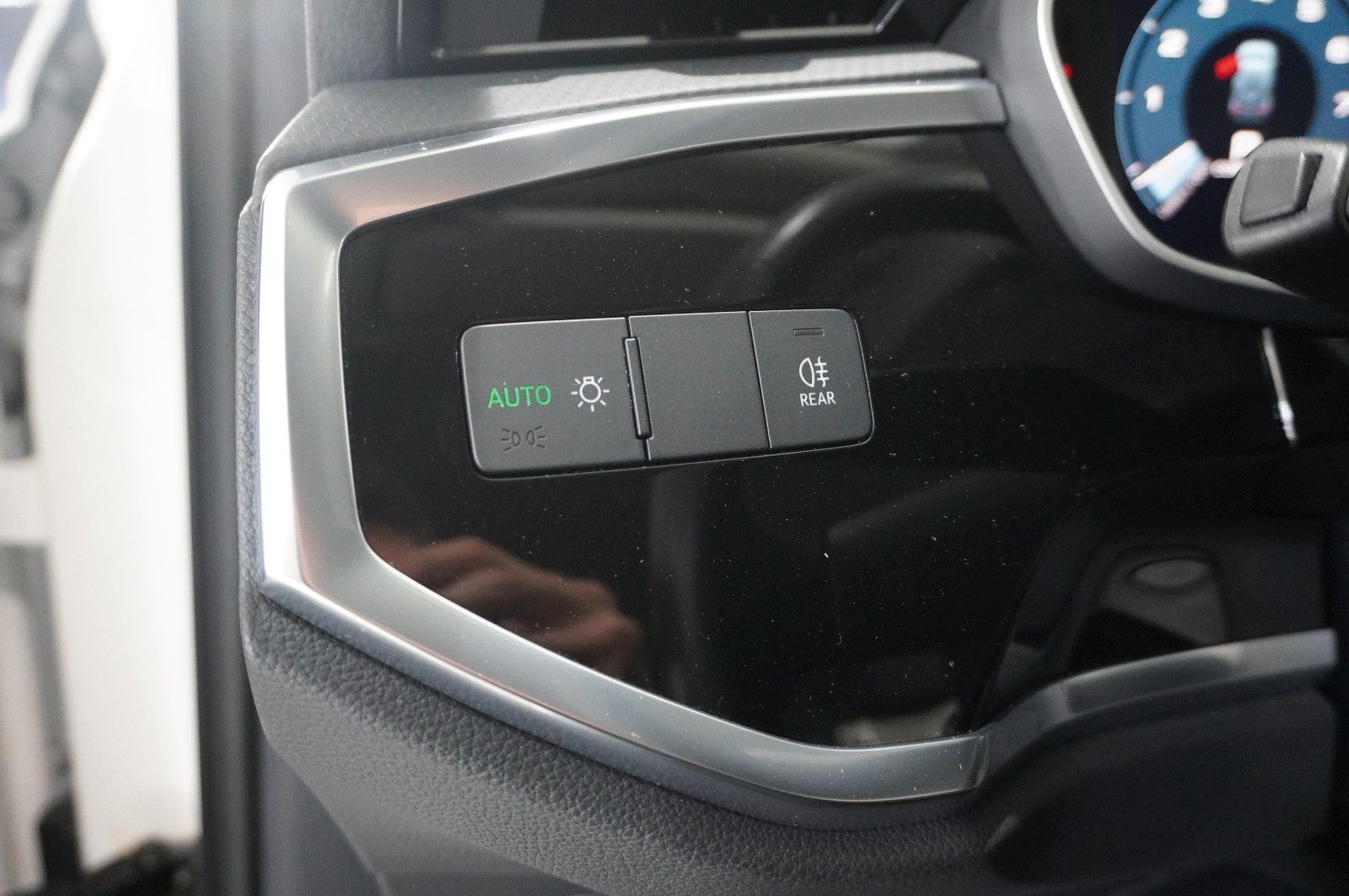 Fahrzeugabbildung Audi Q3 35 TFSI ADVANCED S-TRONIC NAVI/LED/VIRTU/DAB+