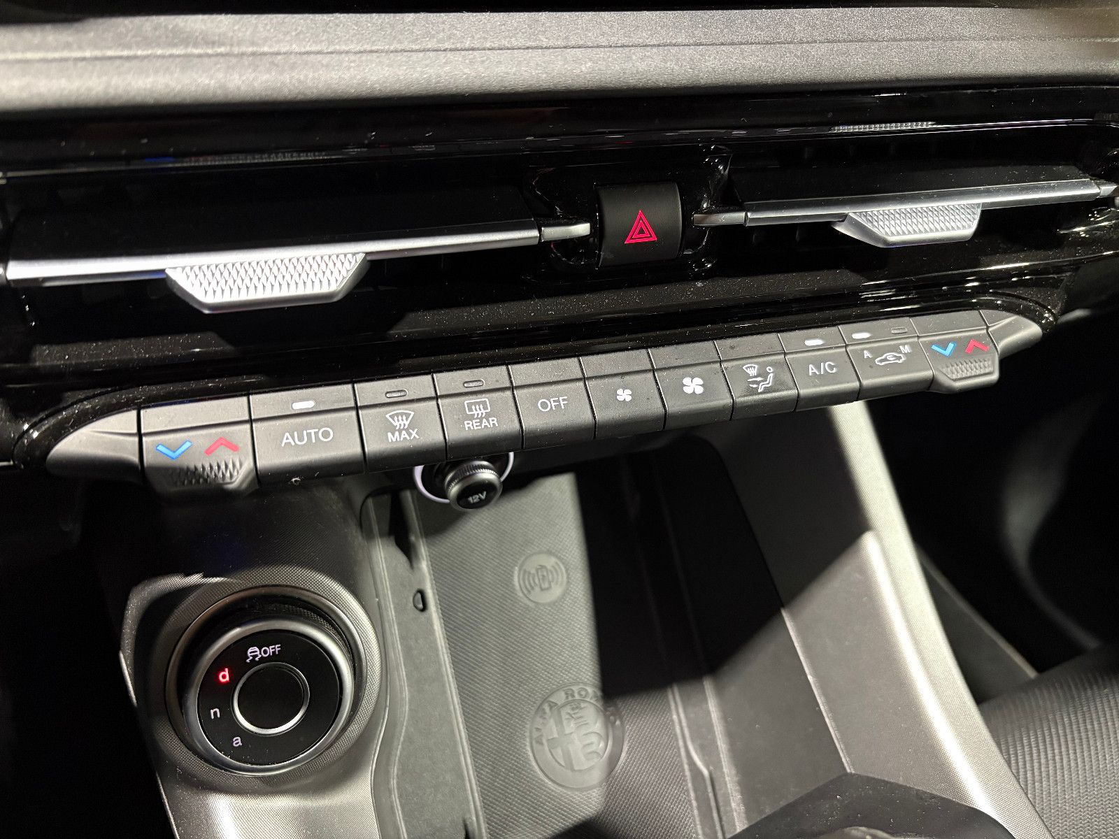 Fahrzeugabbildung Alfa Romeo Tonale Sprint/APPLE/NAVI/ACC/PDC/SPURHALTE/KLIMA