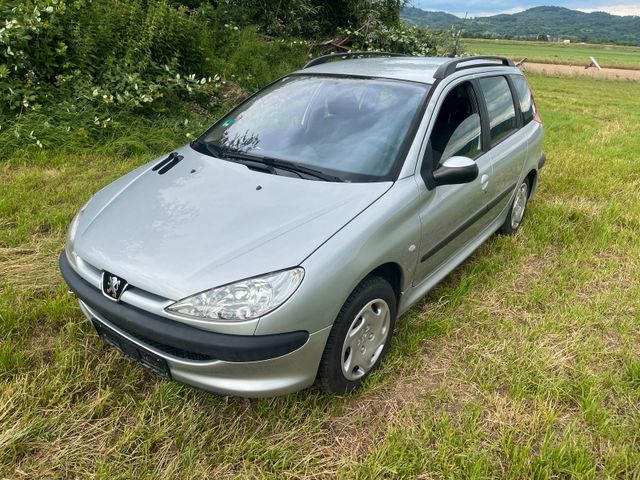 Peugeot Top gepflegter Peugeot 206 mit robustem 1....