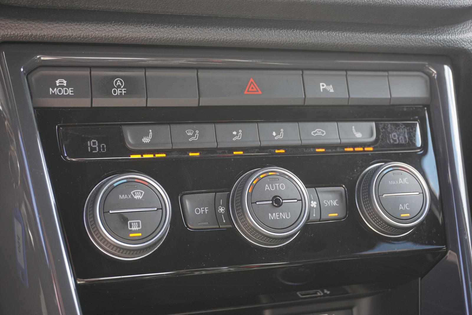 Volkswagen T-Roc 1.5 TSI R-Line DSG LED Navi ACC AHK DAB