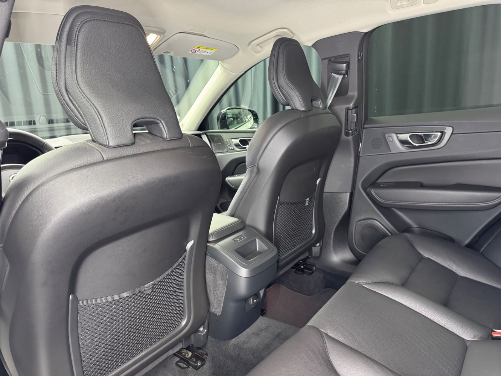Fahrzeugabbildung Volvo XC 60 Plus Dark AWD |H/K|STDHZ|LED