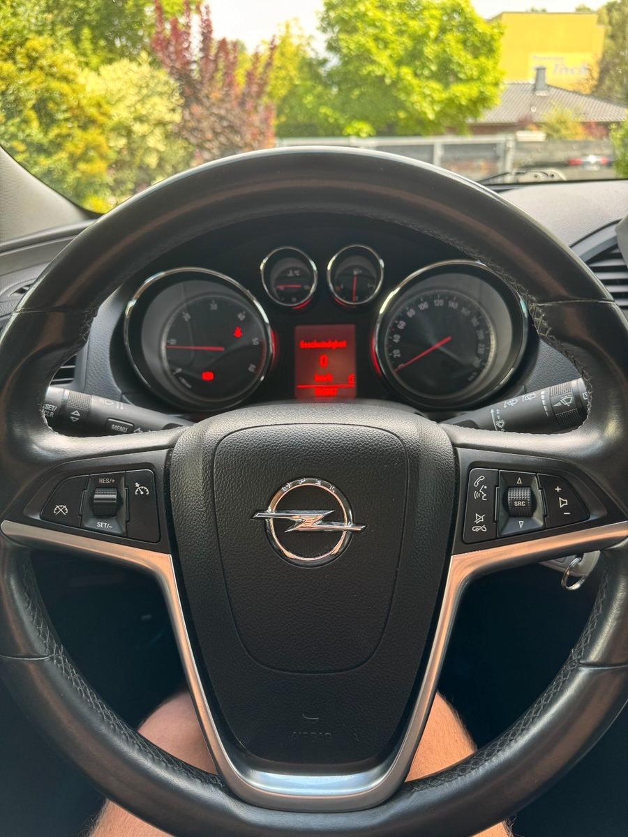 Opel Insignia 2011 — photo 9