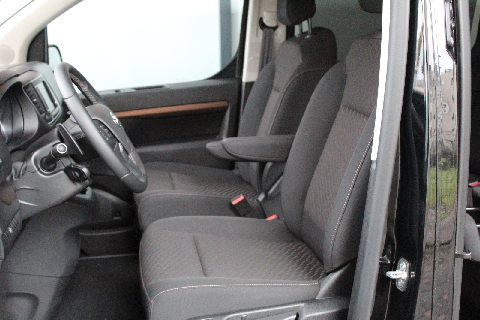 Fahrzeugabbildung Toyota Proace Verso 2.0 L1 Team D 177PS