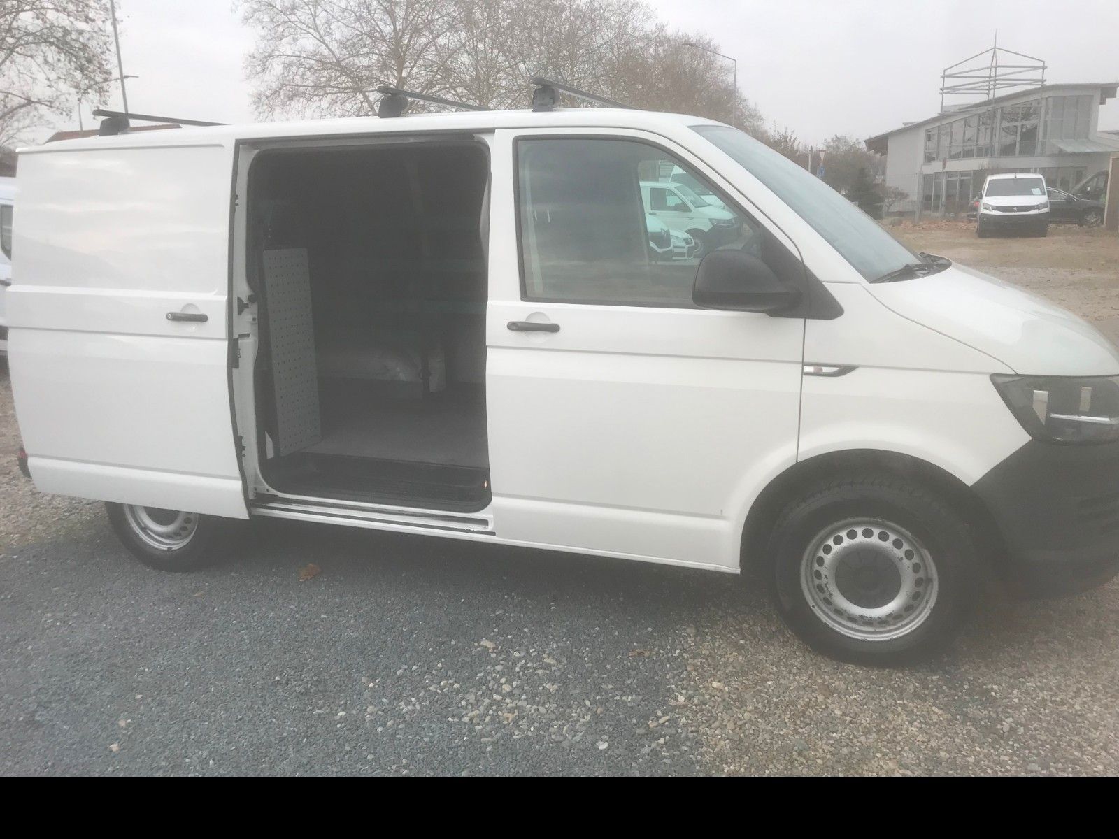 Fahrzeugabbildung Volkswagen T6 Transporter Kasten-Regale,AHK,SHg