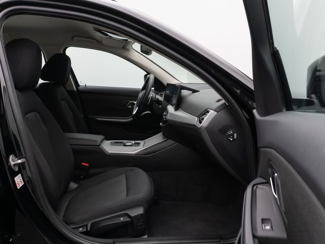BMW 330, 2022 — 25