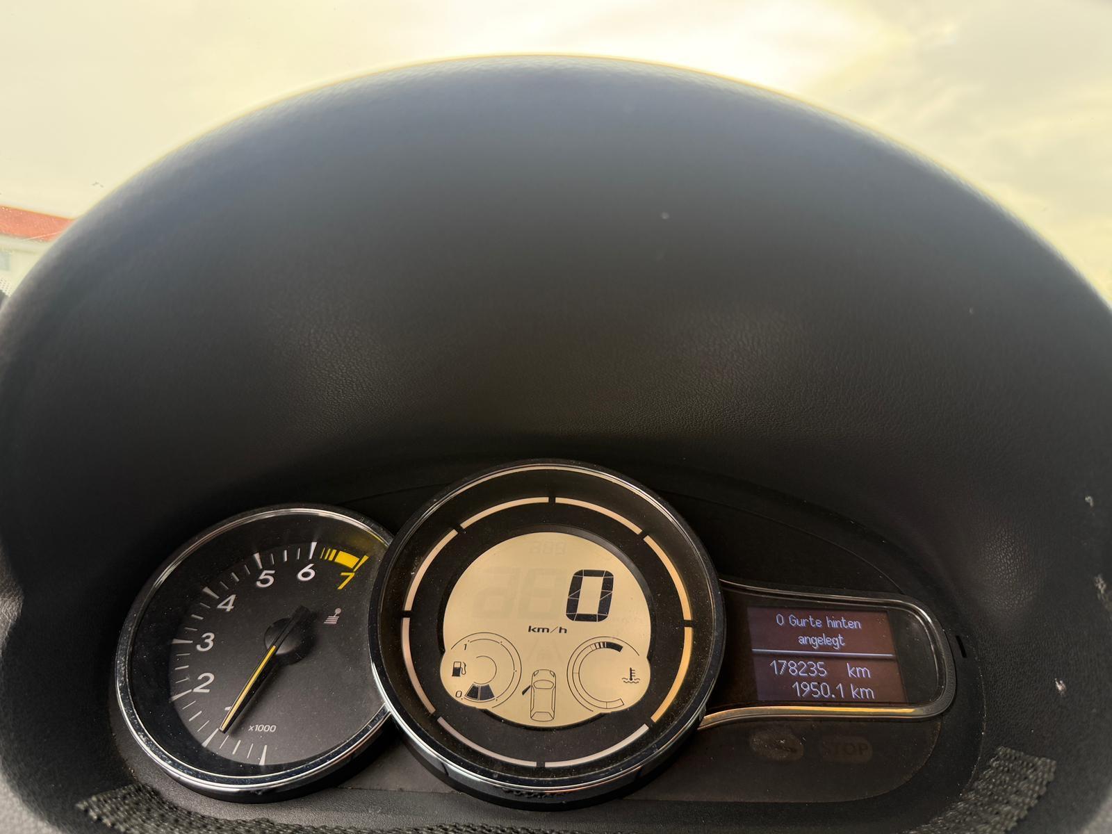 Renault Megane 2013 — photo 12