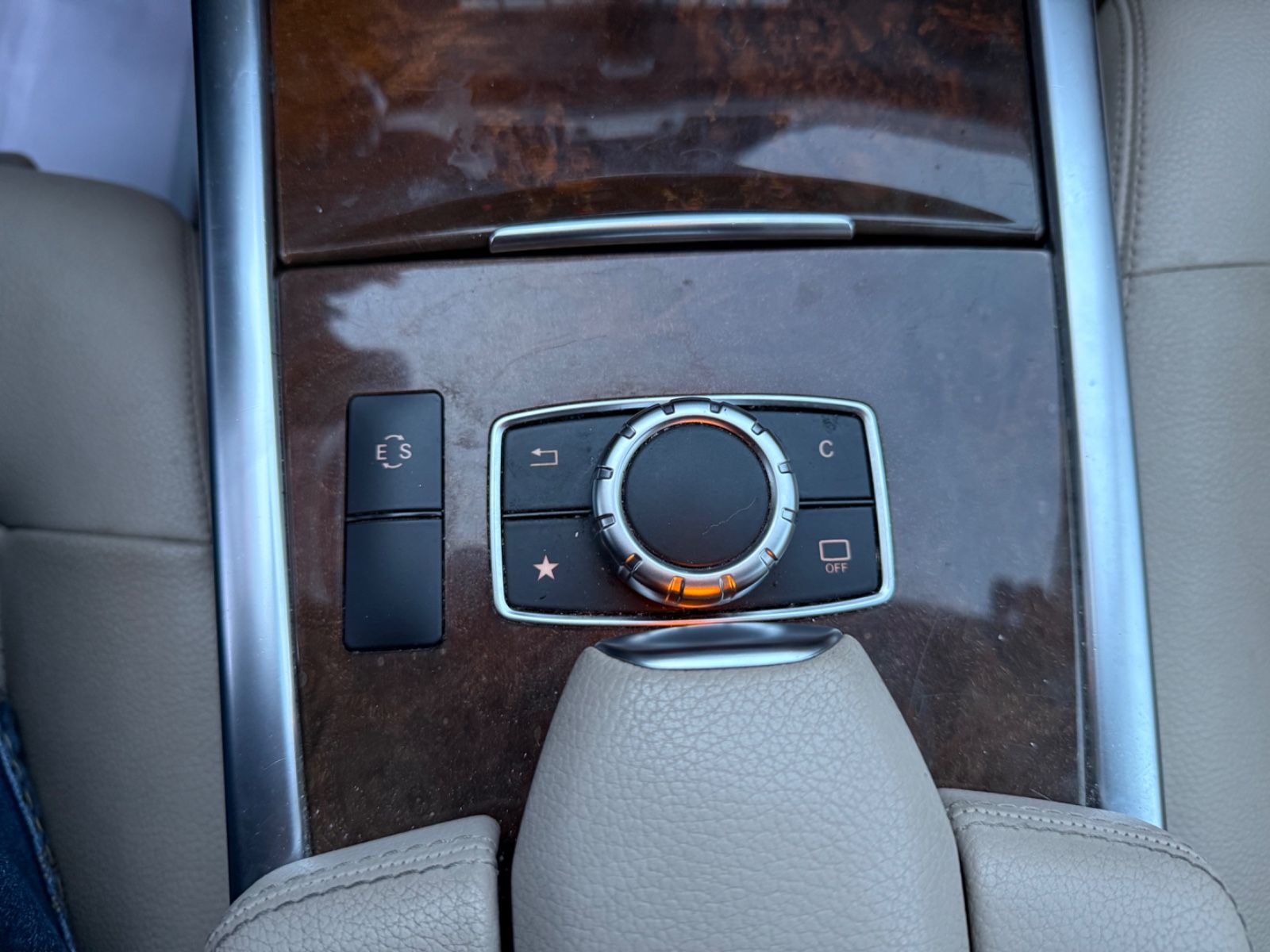 Fahrzeugabbildung Mercedes-Benz E 200 BlueTEC T AVANTGARDE 7 Sitzer