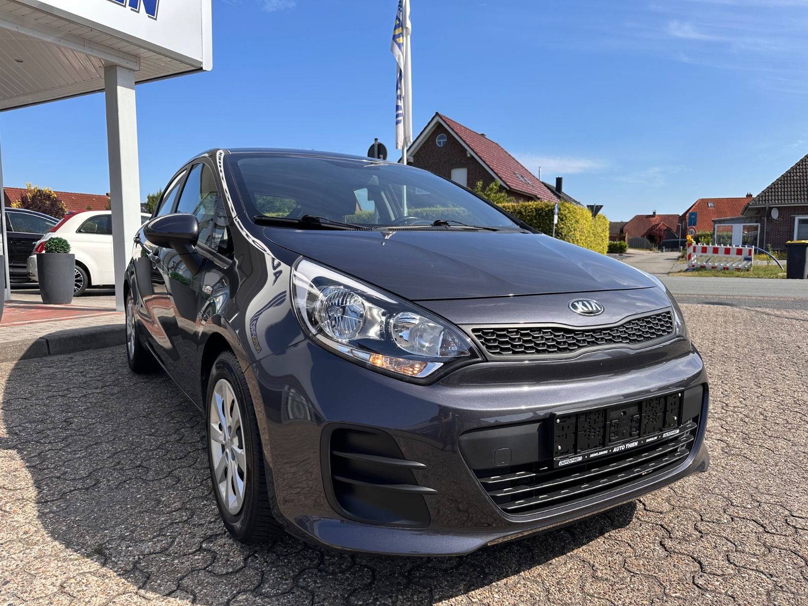 Fahrzeugabbildung Kia Rio 1.2 Sensation Klima/Allwetter/Bluetooth