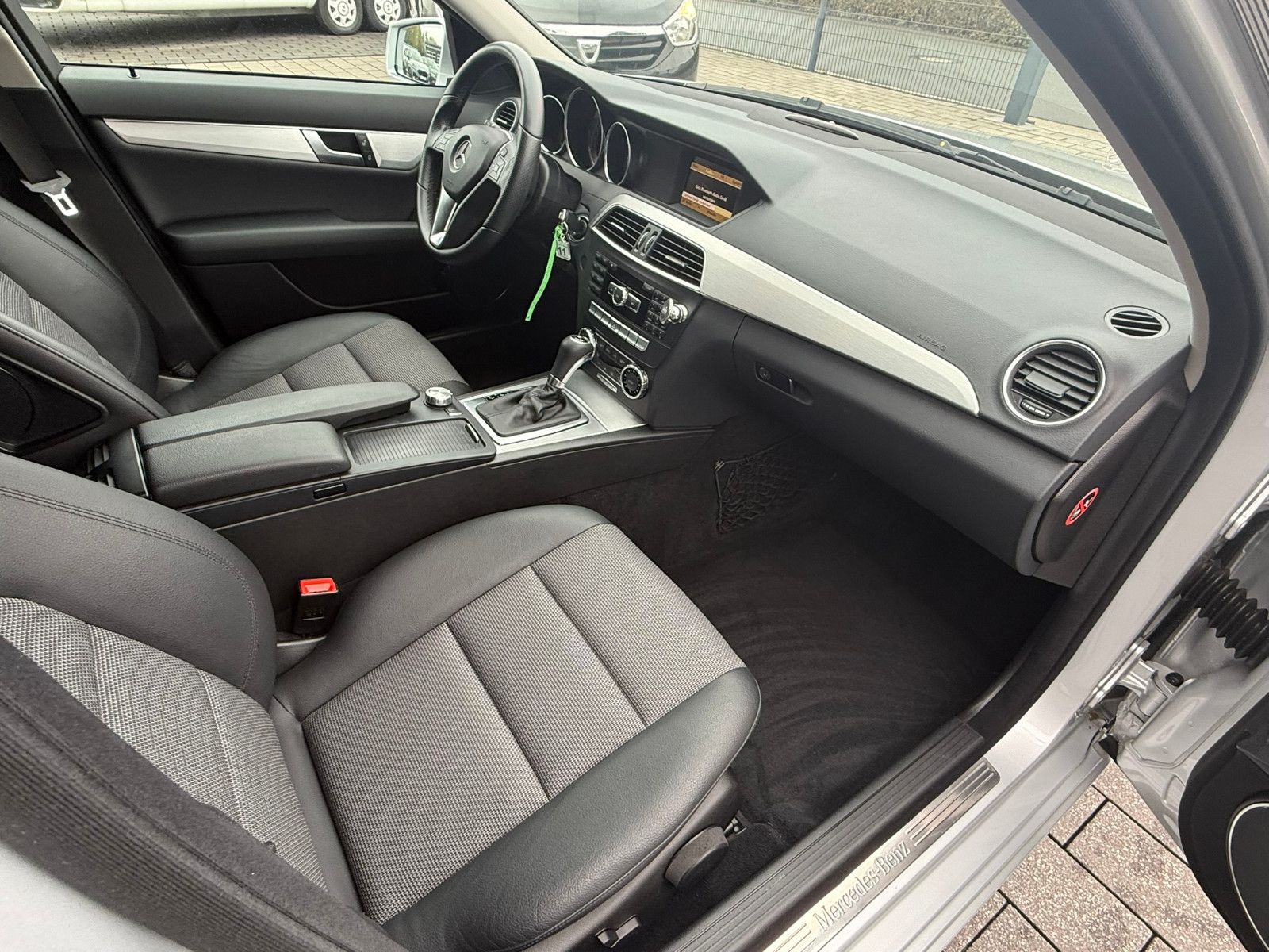 Fahrzeugabbildung Mercedes-Benz C 180 C -Klasse Lim. C 180 CGI BlueEfficiency