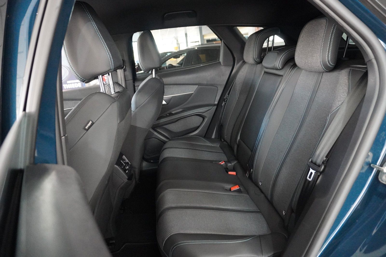 Fahrzeugabbildung Peugeot 3008 1.2T ALLURE PACK NAVI/LED/KAMERA/SPORT/DAB+
