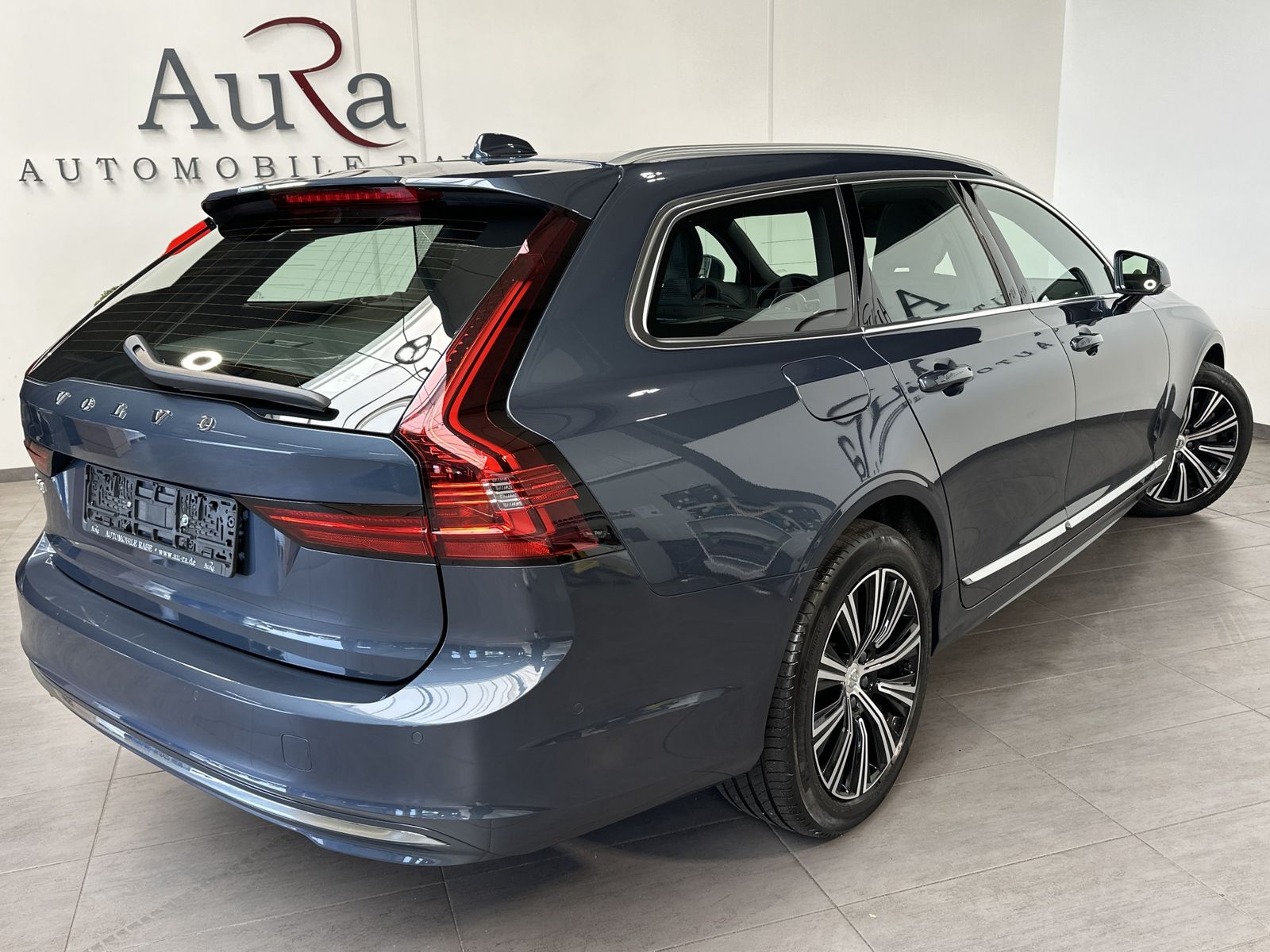 Fahrzeugabbildung Volvo V90 T8 AWD Inscription NAV+LED+360°+AHK+PANO+VC