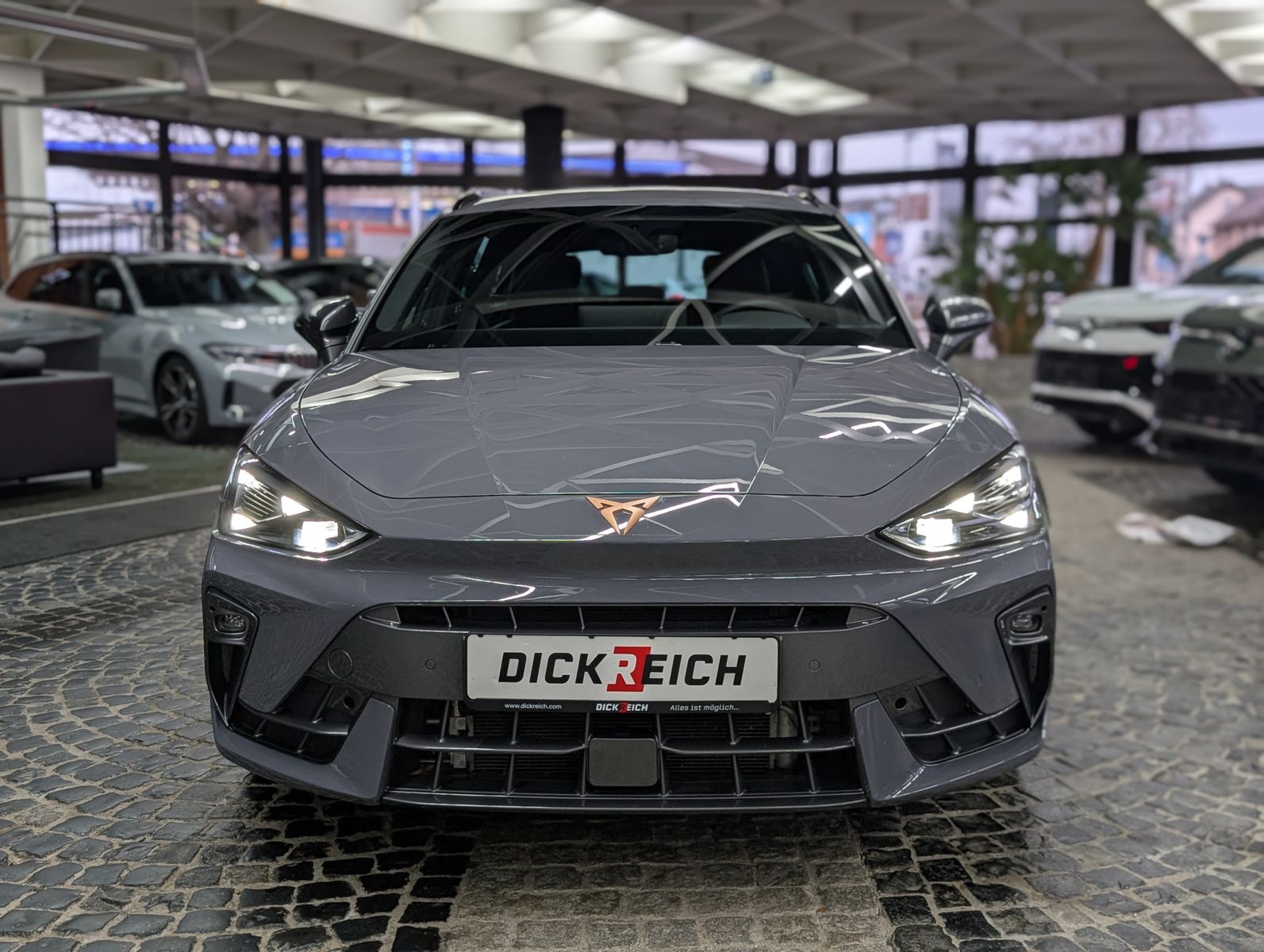 Fahrzeugabbildung CUPRA Leon 1.5 e-Hybrid PLUG-IN LED INTELIG-DRIVE EDGE