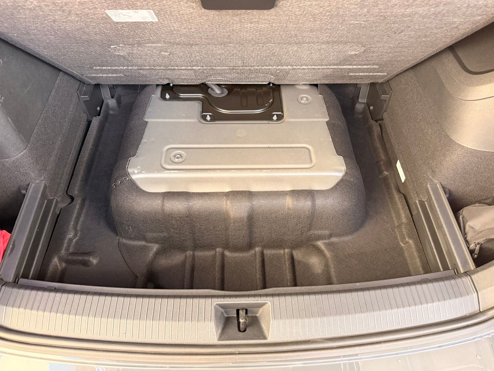 Fahrzeugabbildung Volkswagen Tiguan 1.5 TSI eHybrid +AHK+Kamera+DCC +IQ.Light