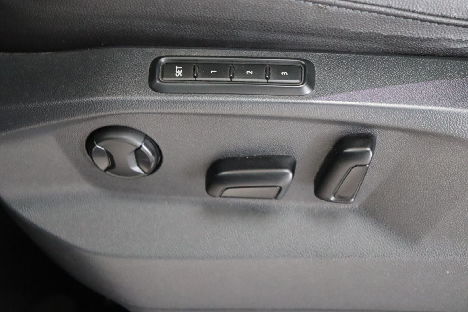 Fahrzeugabbildung Volkswagen Tiguan 2.0 TDI 4Motion * Memory * Leder * Pano H