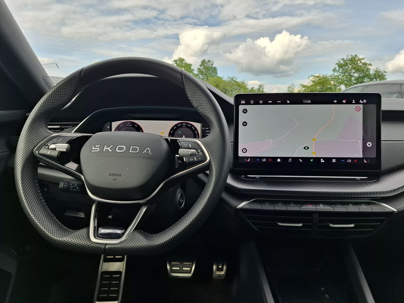 Fahrzeugabbildung SKODA Octavia 1.5 DSG Sportline PANO*MATRIX*AHK*5J.GAR