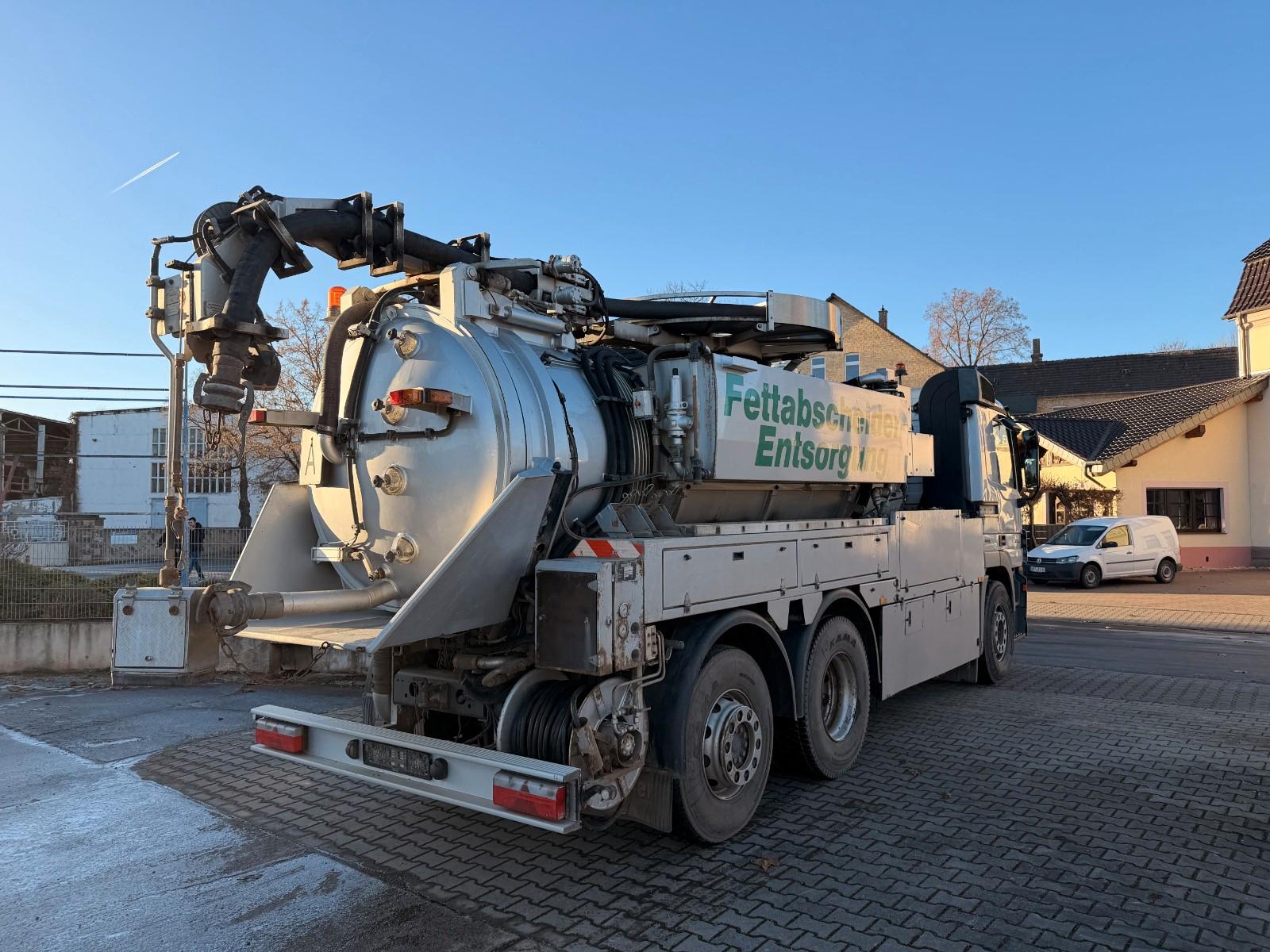 Mercedes-Benz Actros 2541/ Müller Spühlwagen 10 cm³