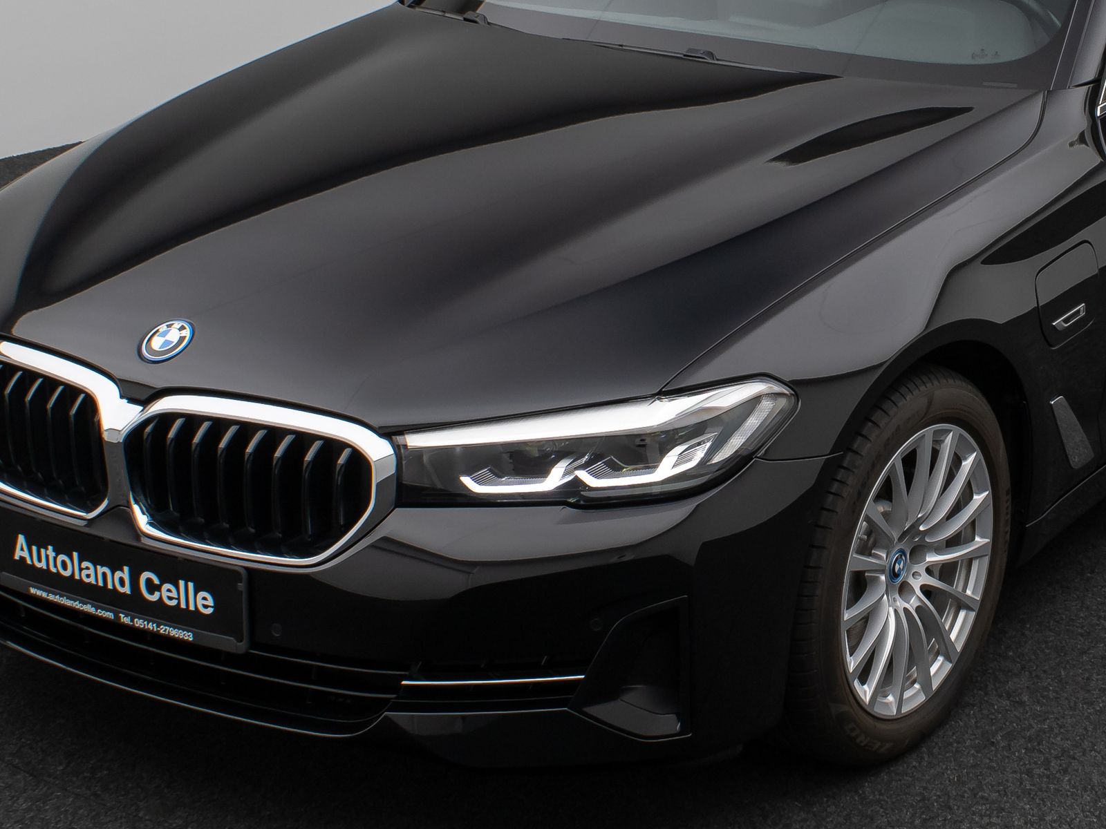 Fahrzeugabbildung BMW 530e Kamera DAB HiFi CockPitPro Fernlichtassist