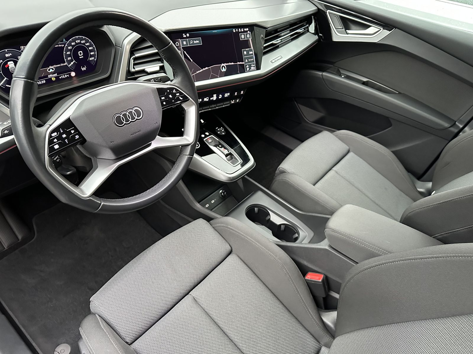 Fahrzeugabbildung Audi Q4 e-tron SpB 40 Sport NAV+MATRIX+AHK+ACC+20ZOLL