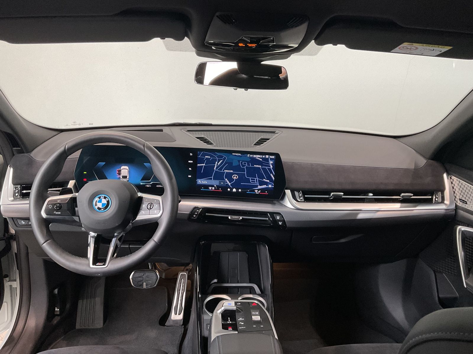 Fahrzeugabbildung BMW iX2 xDrive30 |M Sportpaket |Aktivsitz |19 M LMR