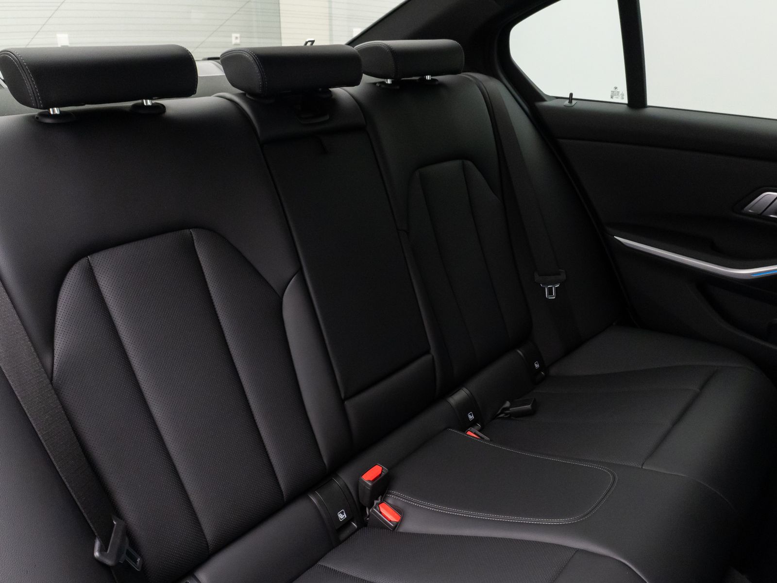 Fahrzeugabbildung BMW 330e M Sport Kamera DAB HiFi Stop&Go Komfort 19"