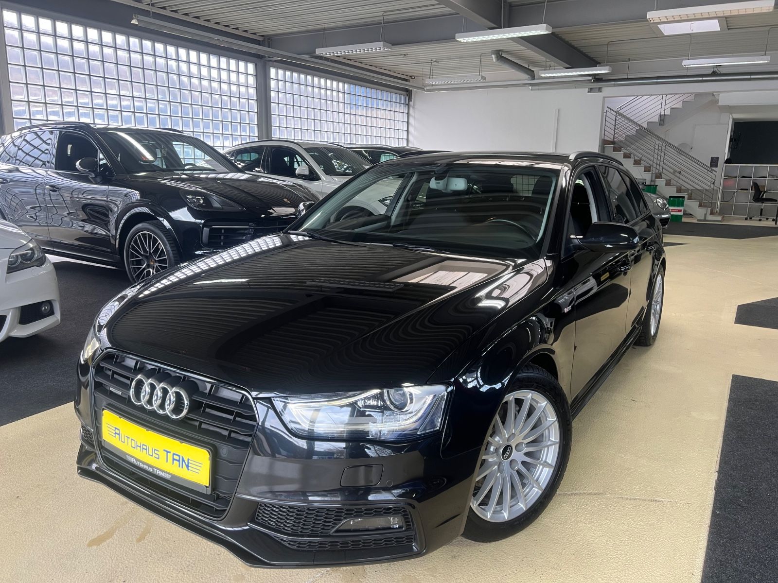 Fahrzeugabbildung Audi A4 Avant 2.0 TDI S line quattro *1.HAND*