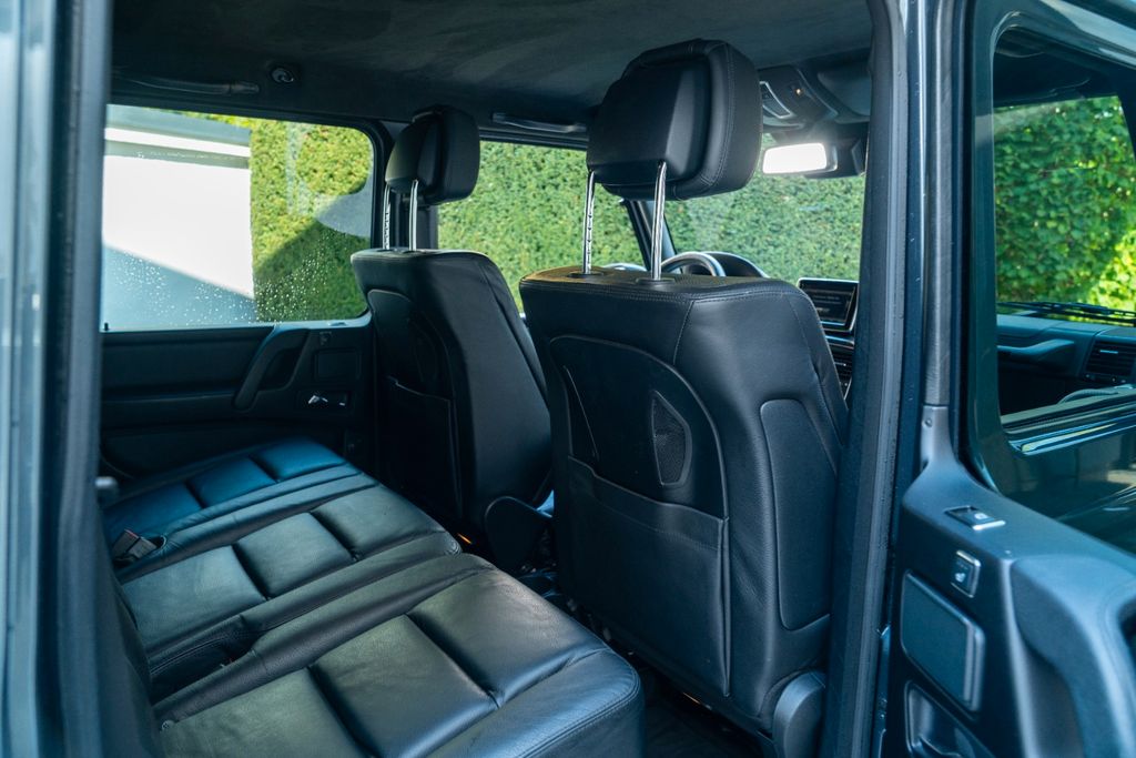 Mercedes-Benz G 350 d/ EXKLUSIV/ HARMAN-KARDON/ 19"/ SPORT PAK Mercedes-Benz G 350 d/ EXKLUSIV/ HARMAN-KARDON/ 19"/ SPORT PAK