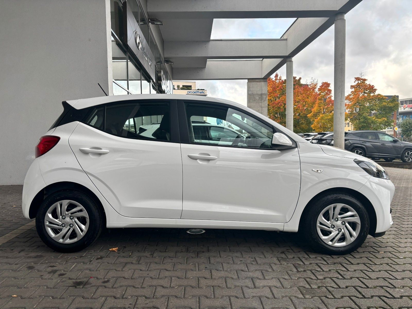 Fahrzeugabbildung Hyundai i10 Select 1.0l Navi/Klima/Kamera!