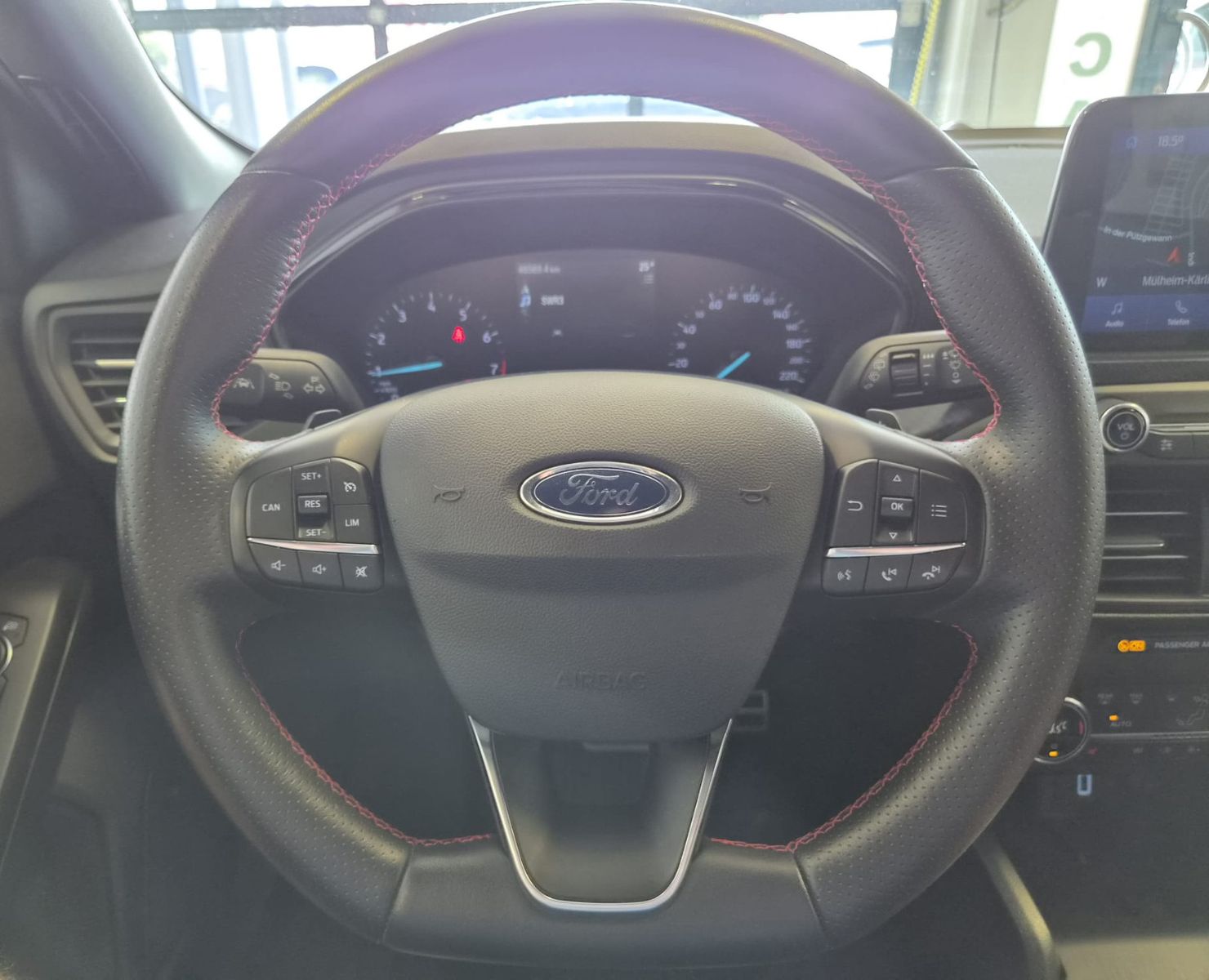 Fahrzeugabbildung Ford Focus Lim. ST-Line / NAVI / KAMERA /1. Hand
