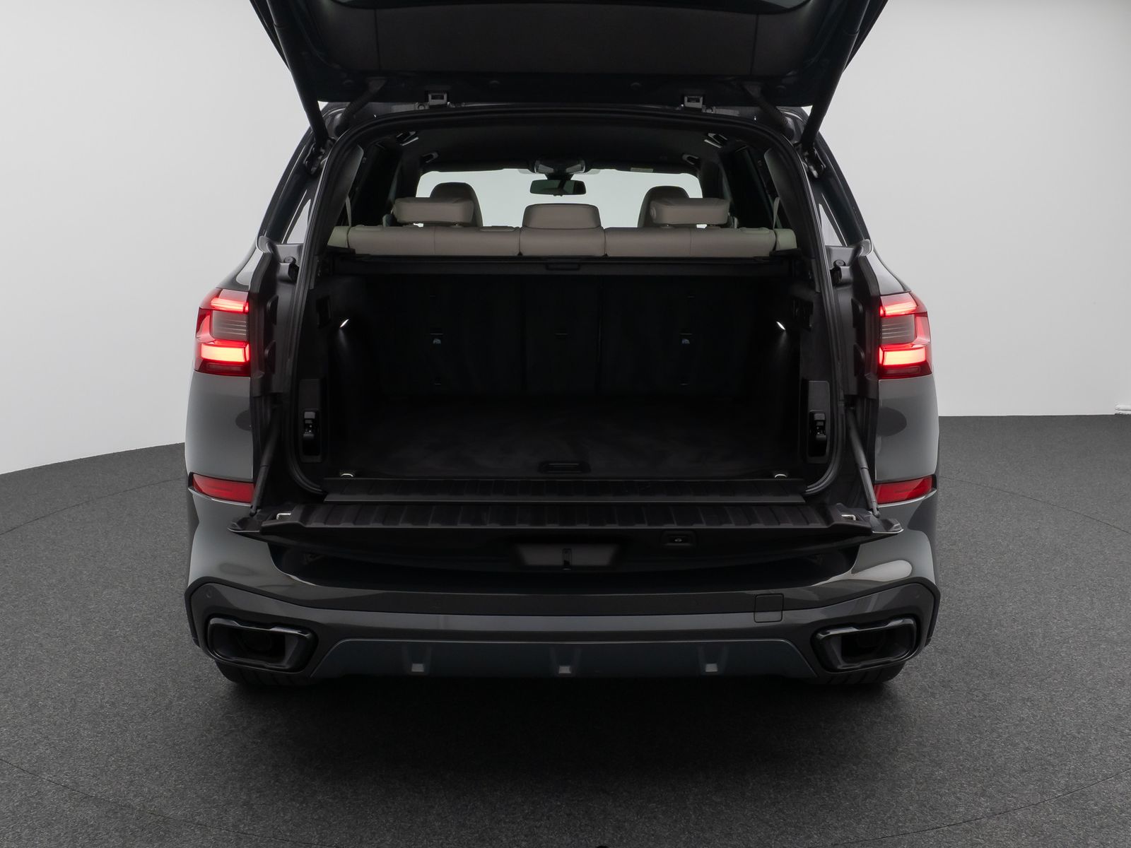 Fahrzeugabbildung BMW X5 xD30d M Sport Kamera HUD DAB HiFi Komfort 20"