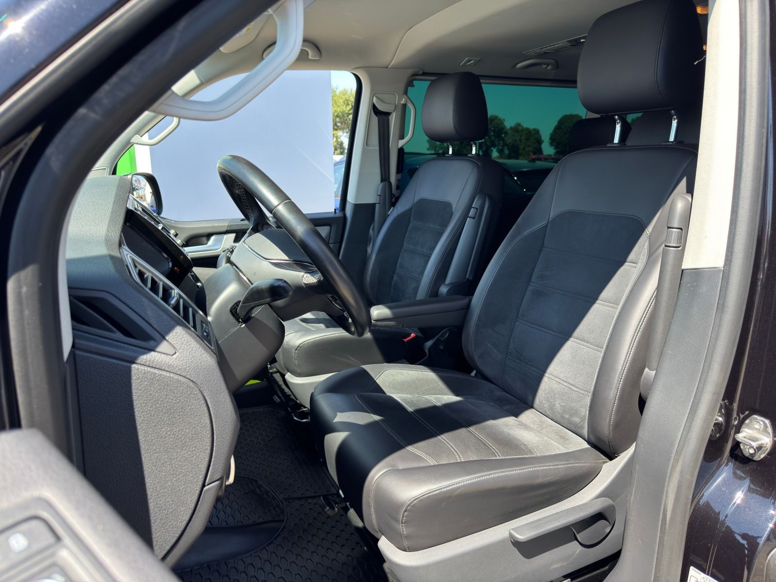 Fahrzeugabbildung Volkswagen T6 Multivan Generation Six 150PS DSG*AHK*RFK*StH