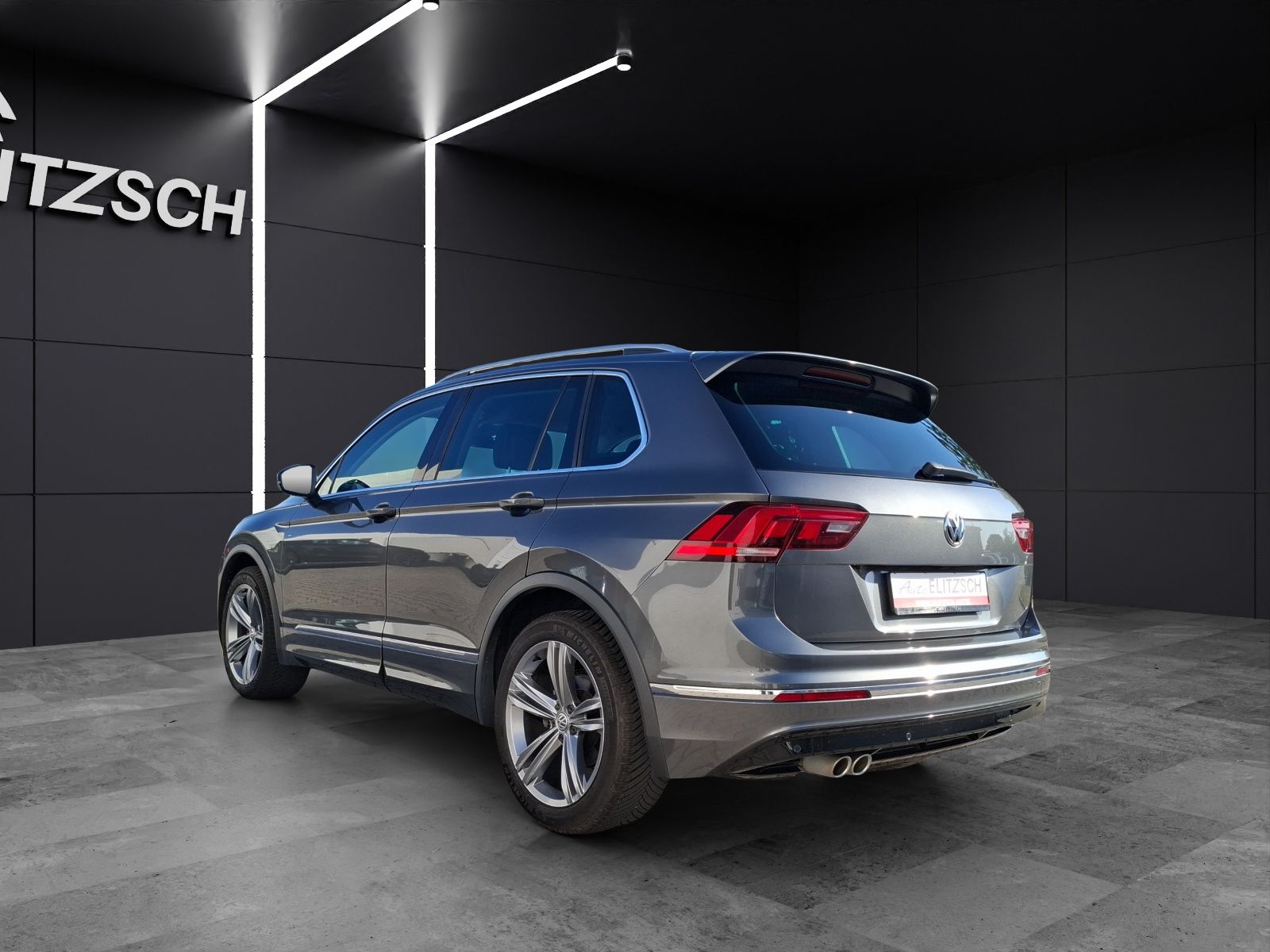 Fahrzeugabbildung Volkswagen Tiguan TSI Join LED AHK Navi HUD ACC PDC SH 19"