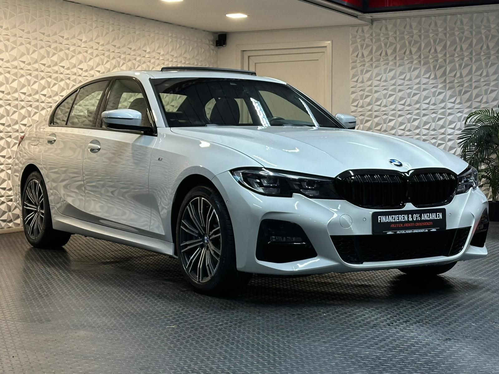 BMW 330 e M SPORT SHADOW* LED#SHZ#NAVI#TEMPO#360CAM - Image 2