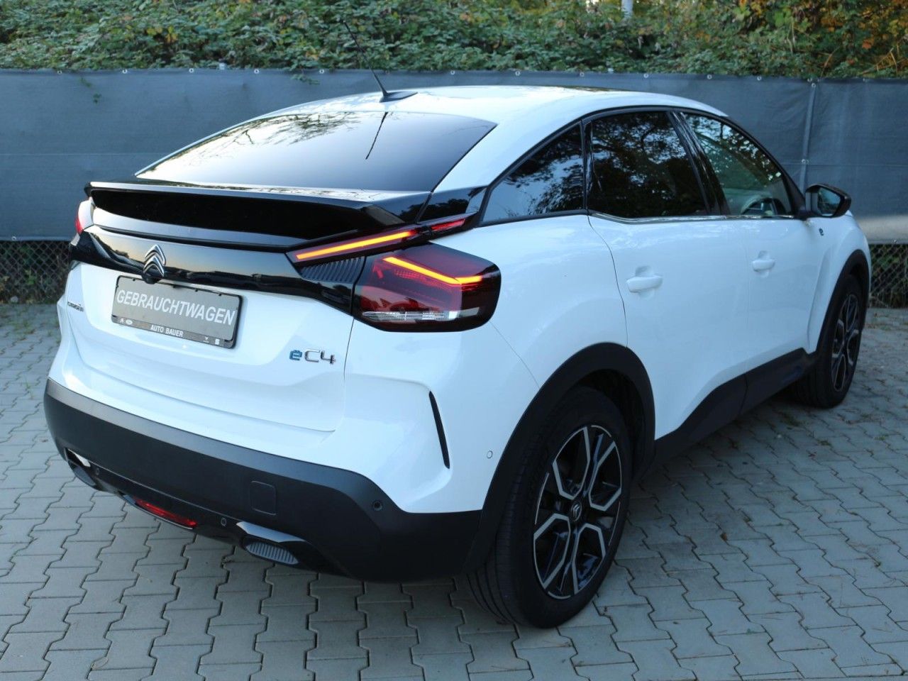 Fahrzeugabbildung Citroën ë-C4 SHINE 136