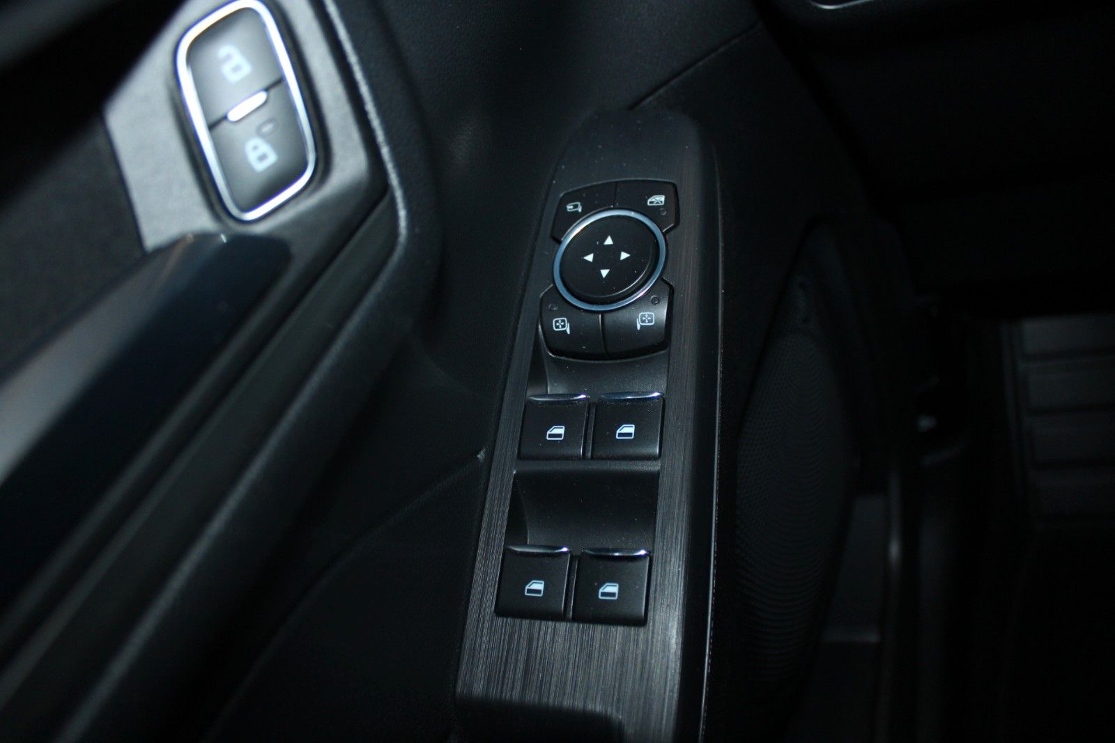 Fahrzeugabbildung Ford Kuga PHEV Aut. Titanium LED NAVI WinterPaket