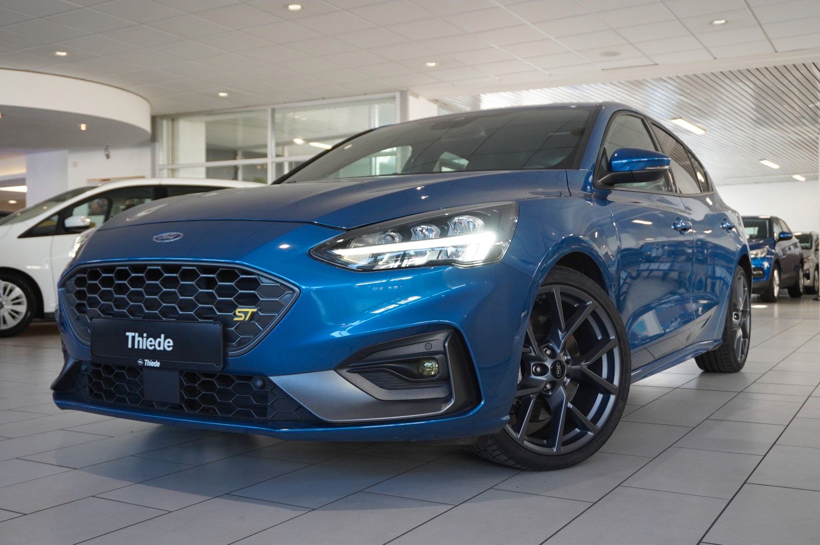 Fahrzeugabbildung Ford Focus Lim. ST 2.3 ECOBOOST NAVI/LED/SH/SPORT/B&O