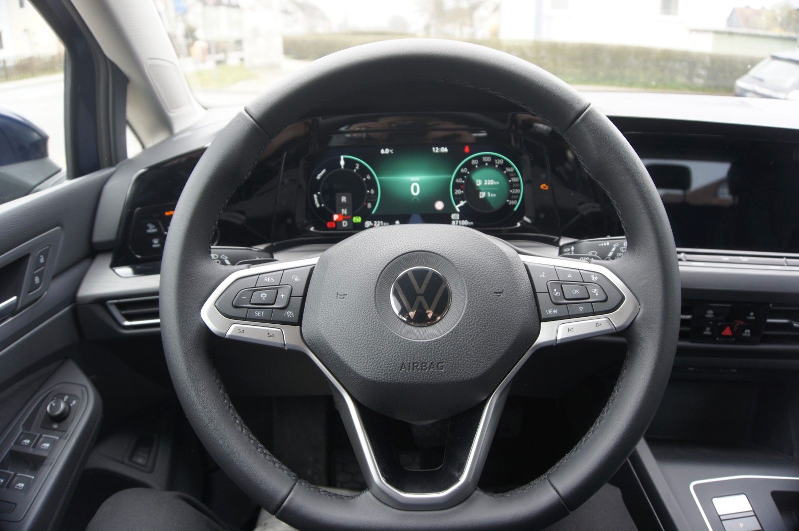 Fahrzeugabbildung Volkswagen Golf VIII Lim. Style eHybrid LED NAVI