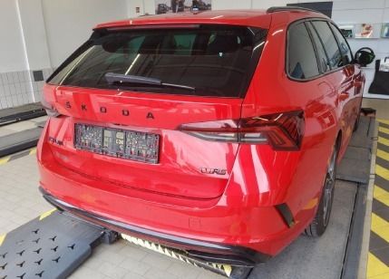 Fahrzeugabbildung SKODA Octavia Combi RS 4x4 CHALLENGE HEADUP pACC AHZV