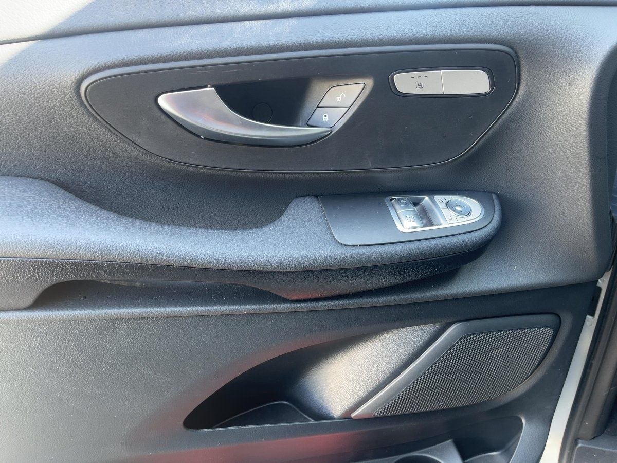 Fahrzeugabbildung Mercedes-Benz V 250 d extralang Navi/Kamera/Distronic/17''