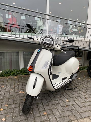 Vespa GTS 125 supersport  RST