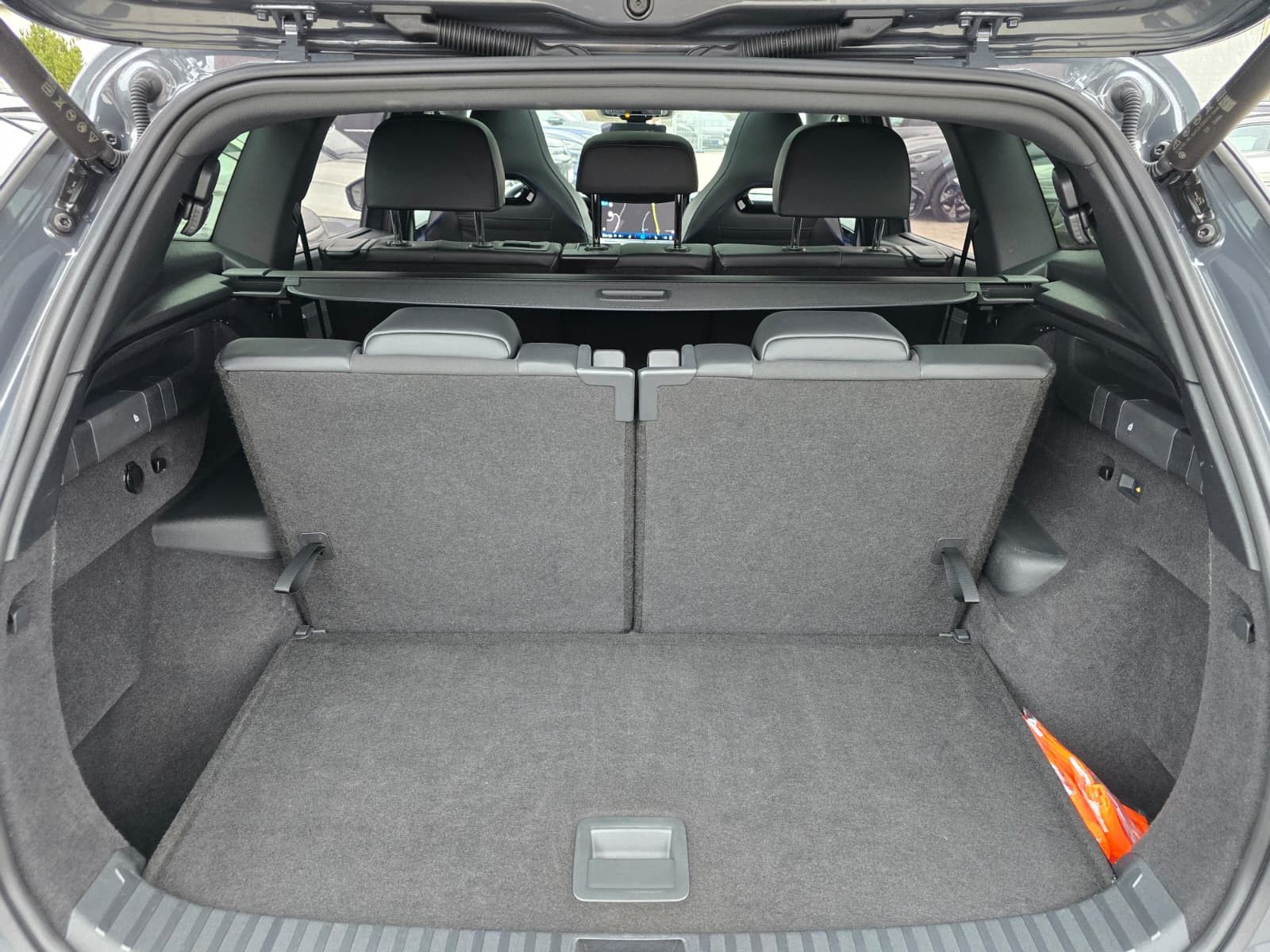 Fahrzeugabbildung Volkswagen Tayron 2.0 TDI 4M R-Line BLACK*7Si*MATRIX*PANO