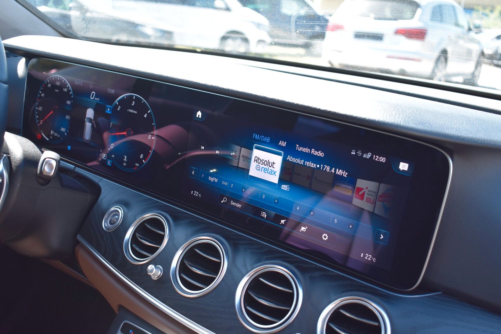 Fahrzeugabbildung Mercedes-Benz E 400 d T-Modell 4Matic AHK Burmester Leder