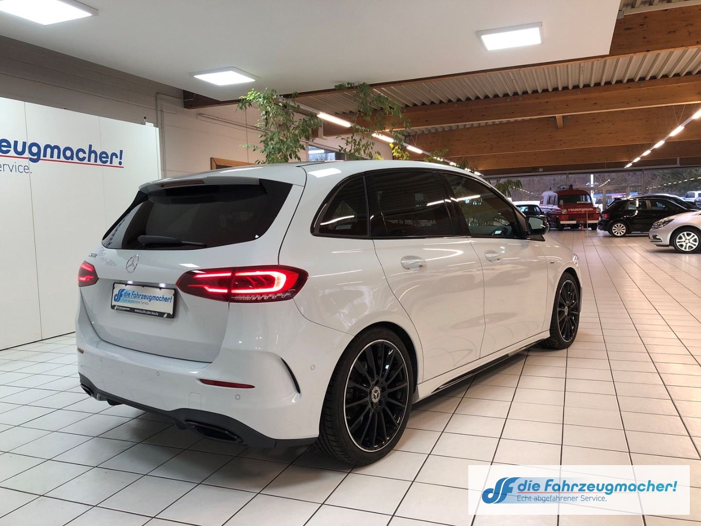 Fahrzeugabbildung Mercedes-Benz B 200 AMG Edition Sportpaket AHK Panodach Navi d