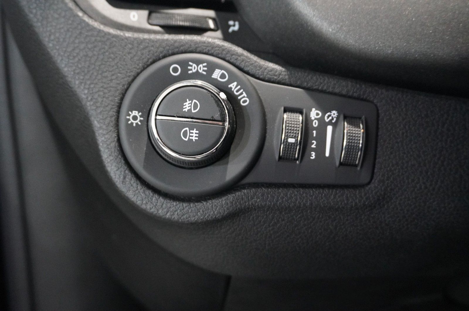 Fahrzeugabbildung Fiat 500X 1.3T CROSS DCT NAVI/LED/PDC/SPORT/TEMP/DAB+