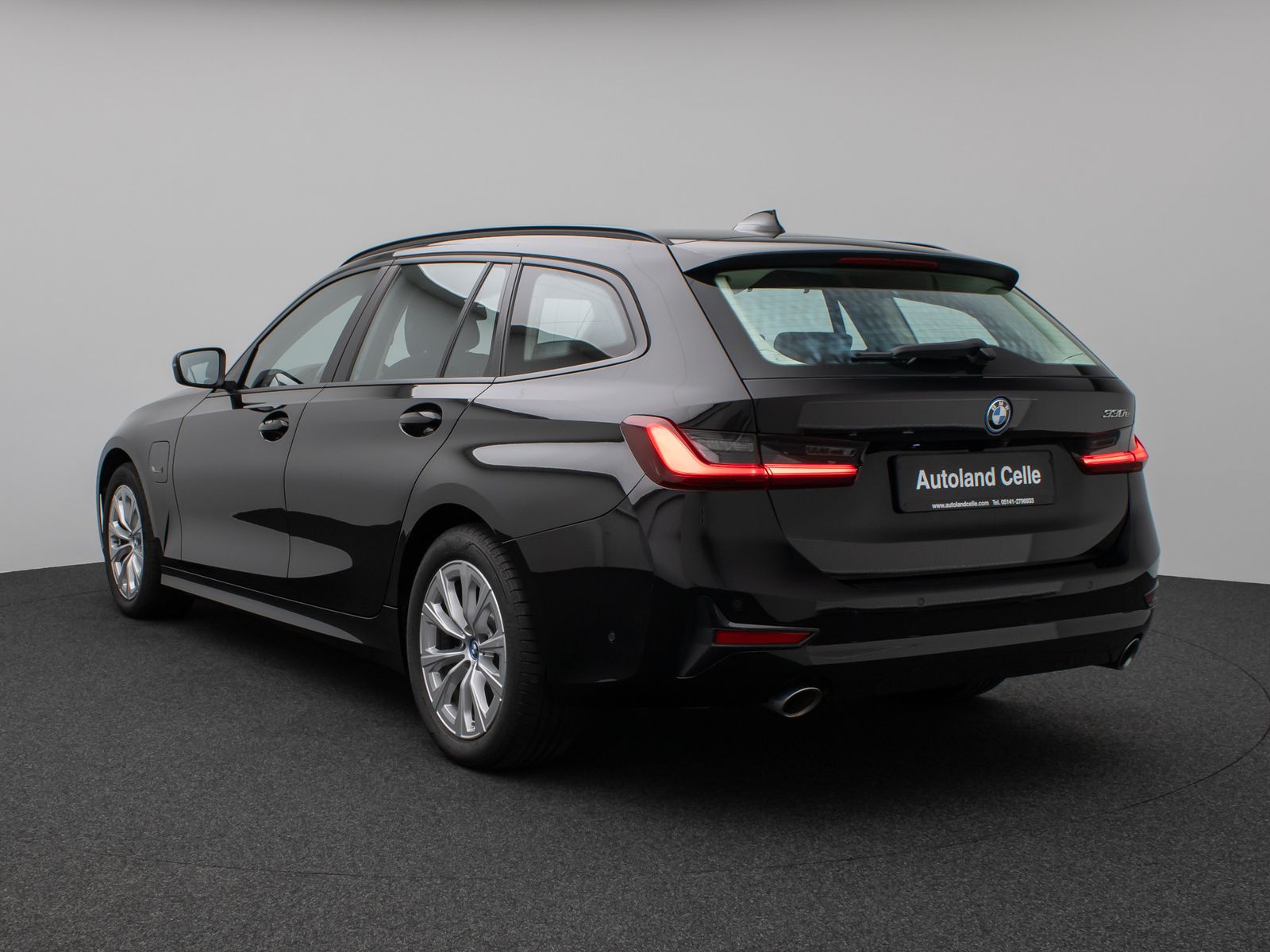 Fahrzeugabbildung BMW 330e Panorama Kamera DAB WLAN Lenkrhzg Alarm LED