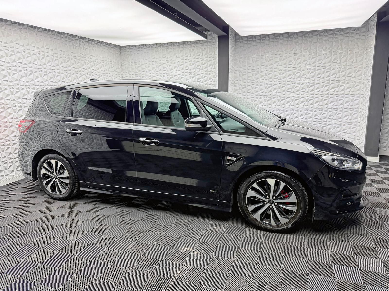 Fahrzeugabbildung Ford S-MAX ST-LINE 2.0 AWD 4x4/7-SITZER/ACC/AHK/R-CAM