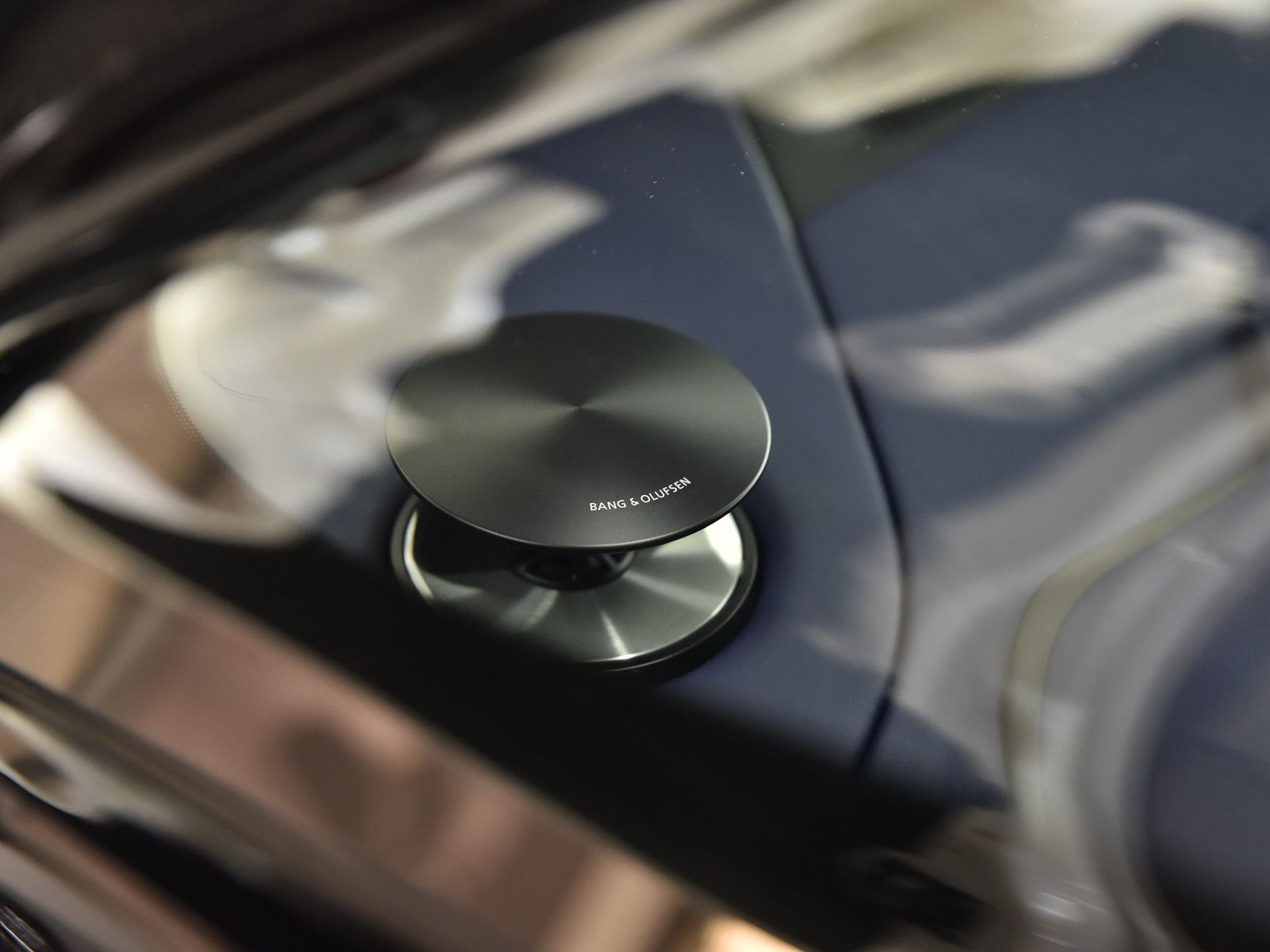 Fahrzeugabbildung Aston Martin DB11 Carbon | B&O | 360° | Sitzheizung + Lüftung