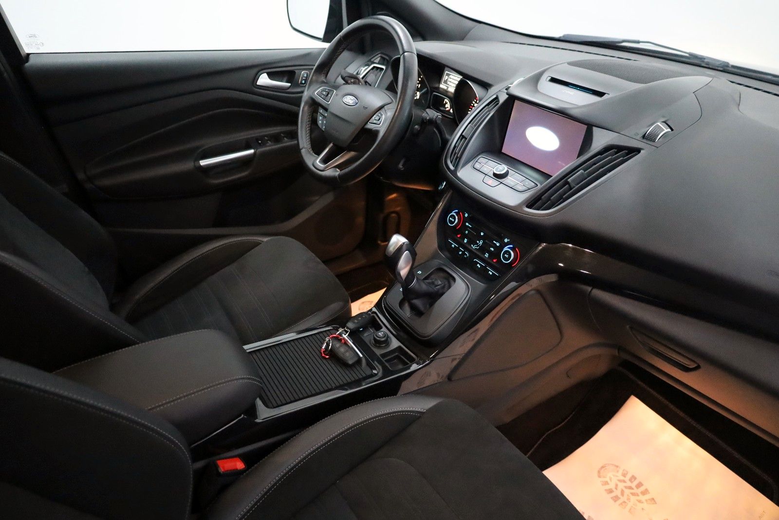Fahrzeugabbildung Ford Kuga ST-Line 4X4, T.Leder,Navi,Kamera, AHK,SR+WR