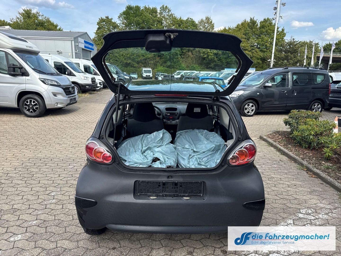 Fahrzeugabbildung Toyota Aygo teilb.Rücksb met. ABS Servo Airb *EXPORT