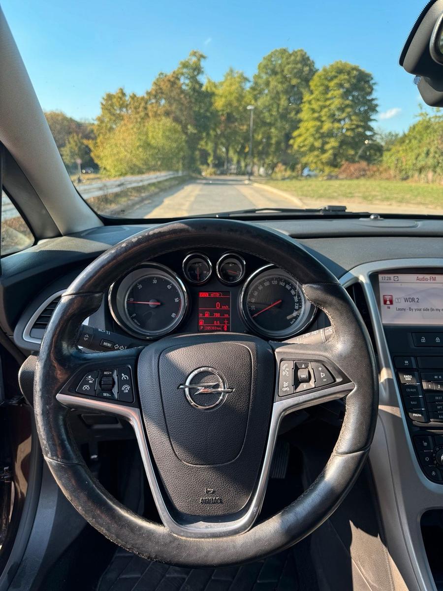 Opel Astra 2014 — photo 9